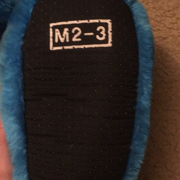 Cookie Monster slippers - Picture 3 of 3
